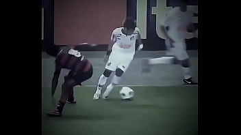 Neymar quebrando tudo