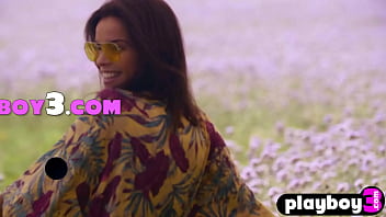 Hot big tits babe exposed her sexy body and posed for the playboy