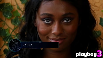 Hot big tits babe exposed her sexy body and posed for the playboy