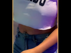 Play MP4 - Wife shoots baskets at public arcade braless