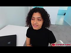 Play MP4 - Rion King stuffs and pounds Dani Diaz' tight shaved pussy