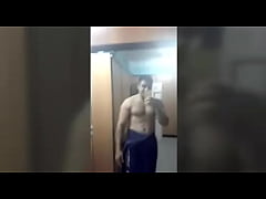 Play MP4 - Yuri Ga&uacute;cho de pau duro na academia