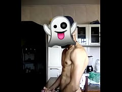 Play MP4 - Macho barbudo