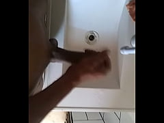 Play MP4 - Gozando jatos na pia