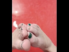 Play MP4 - Lick my toes