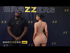 Play MP4 - BRAZZERS - Violet Myers Shows off her asshole to Paparazi