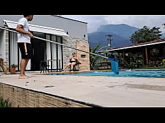 Play MP4 - Le doy una mamada al piscinero&comma; soy la m&aacute;s puta