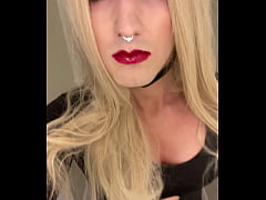 Play MP4 - Gorgeous Blonde Trans Woman