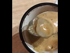 Play MP4 - Un gla&ccedil;on de sperme dans mon caf&eacute;