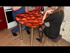Play MP4 - Invited a friend to visit and after a glass of fucked her right on the table