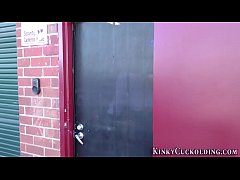 Play MP4 - Blonde cuckolds husband