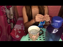 Play MP4 - MILK ON BOOBS during breakfast of an amateur naked girl