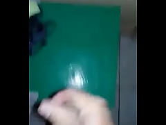 Play MP4 - Pene virgen acabando