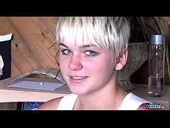 Play MP4 - Blue eyed blonde girl with a pixie cut enjoys shagging