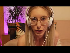 Play MP4 - Stroke it when you look at my face glasses and braces