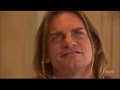 Play MP4 - Fabulous MILF seduces her boss before fucking with him in the office