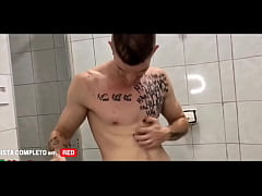 Play MP4 - Filme solo para Unsboys&comma; depilando e tomando banho