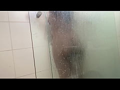 Play MP4 - Eu ganhei uma gorjeta s&oacute; pra mim espiar tomar banho