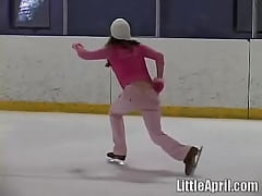 Play MP4 - Little April And Her Solo Performance At The Skating Ring