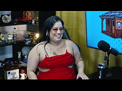 Play MP4 - Ruan Atacou a Pri Melancia de Jeito&comma; prendeu os bra&ccedil;os dela com a algema e encheu ela de beijos&comma; ainda pegou na buceta dela - Podcast P&aacute;pum no Barraco&excl;