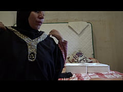 Play MP4 - hot algerian cuckold wife from France wants to have sex with big black cocks in Marseille