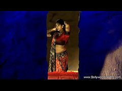 Play MP4 - She Is Lovely When She Dances