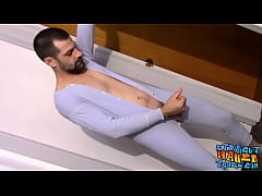 Play MP4 - Handsome straight thug Mickey Waters masturbate and cums