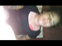 Play MP4 - Me la chupa y se la meto de misionero y juego con sus tetas por la noche