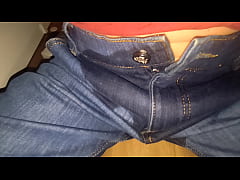 Play MP4 - Peeing in my Jeans