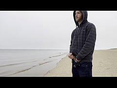 Play MP4 - Beach Jerk Off