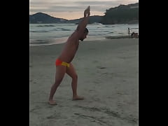 Play MP4 - Hoje &eacute; um dia ruim pra ser uma rapariga que precisa de apoio pra plantar bananeira DragRaceBr &num;DragRaceBR