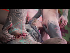 Play MP4 - Tattooed babe breaks in her new plaything and she&rsquo;s the one in charge