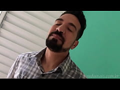 Play MP4 - Novinho safado senta na piroca do padrasto sem camisinha