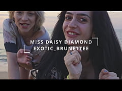 Play MP4 - Outdoor Sexi Bobbies Swimming in the Sea 4K