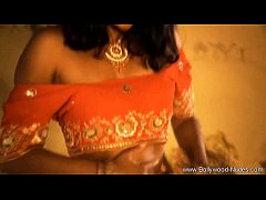 Play MP4 - Indian MILF Loving Life