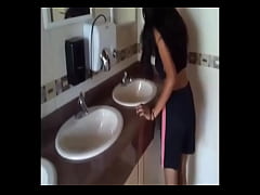 Play MP4 - Esta Chica Sexy Trabaja De Limpieza y Yo Quise Meterle Mi Pene Duro Salvaje y Sexoso y me Lo Mamo