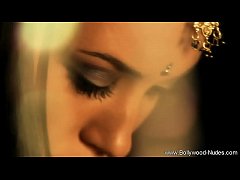 Play MP4 - Beautiful Babe Stares Us Down