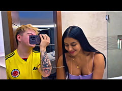 Play MP4 - Solos en casa con mi perra hermanastra mirando Netflix termina en una buena follada