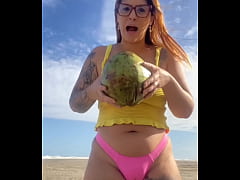 Play MP4 - USANDO UM BIQUINI QUE RACHA A BUCETA