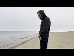 Play MP4 - Jerking Off at the Beach