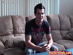 Play MP4 - Justin is tied up good and has to endure a tickling session