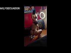 Play MP4 - Mi madrastra madura se disfraza de Chun Li