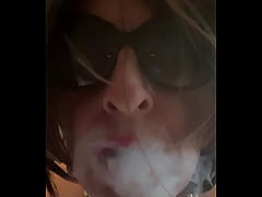 Play MP4 - CD Nikki smoking