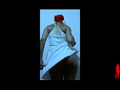 Play MP4 - mature blonde lifting her dress and showing her delicious ass