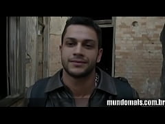 Play MP4 - &lbrack;PUBLICIDADE&rsqb;  O motoqueiro Diogo est&aacute; de volta para bater uma deliciosa punheta no Mundo Mai