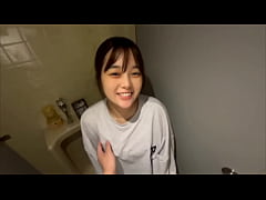 Play MP4 - 来女子大生大男性見誘