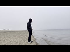 Play MP4 - Peeing by the Beach