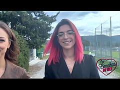Play MP4 - Jade et Leila se font tourner deux lascars bien mont&eacute;s