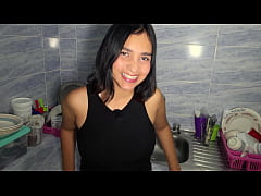 Play MP4 - La mucama aun no tiene la cena lista y me da de su arepa