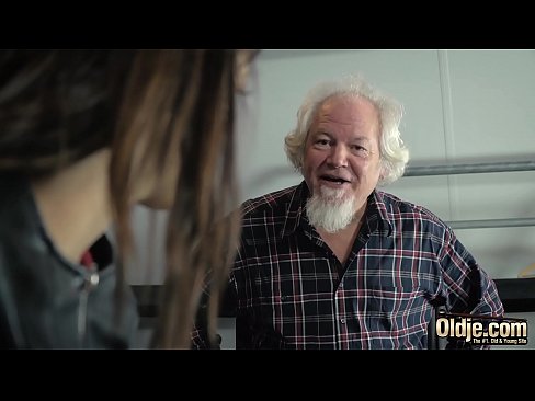 Hardcore Sausage Sucking And Slit Romping For Y From Older Dude